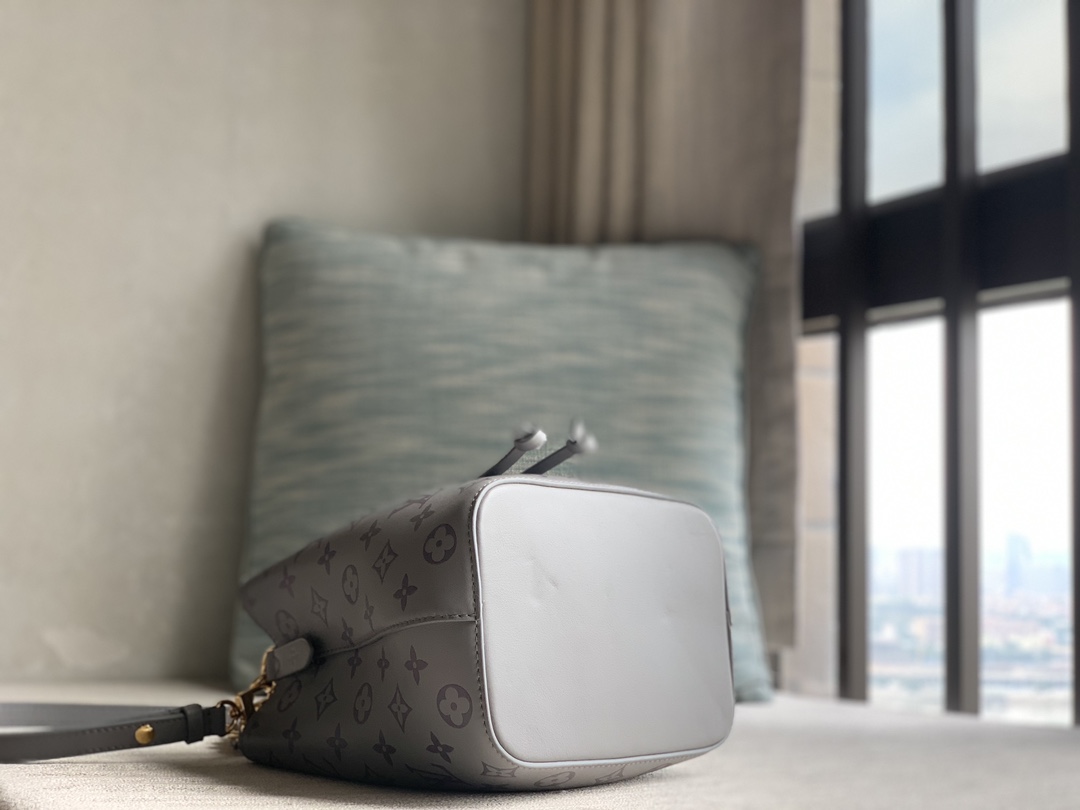 Louis Vuitton M12749 Néonoé BB