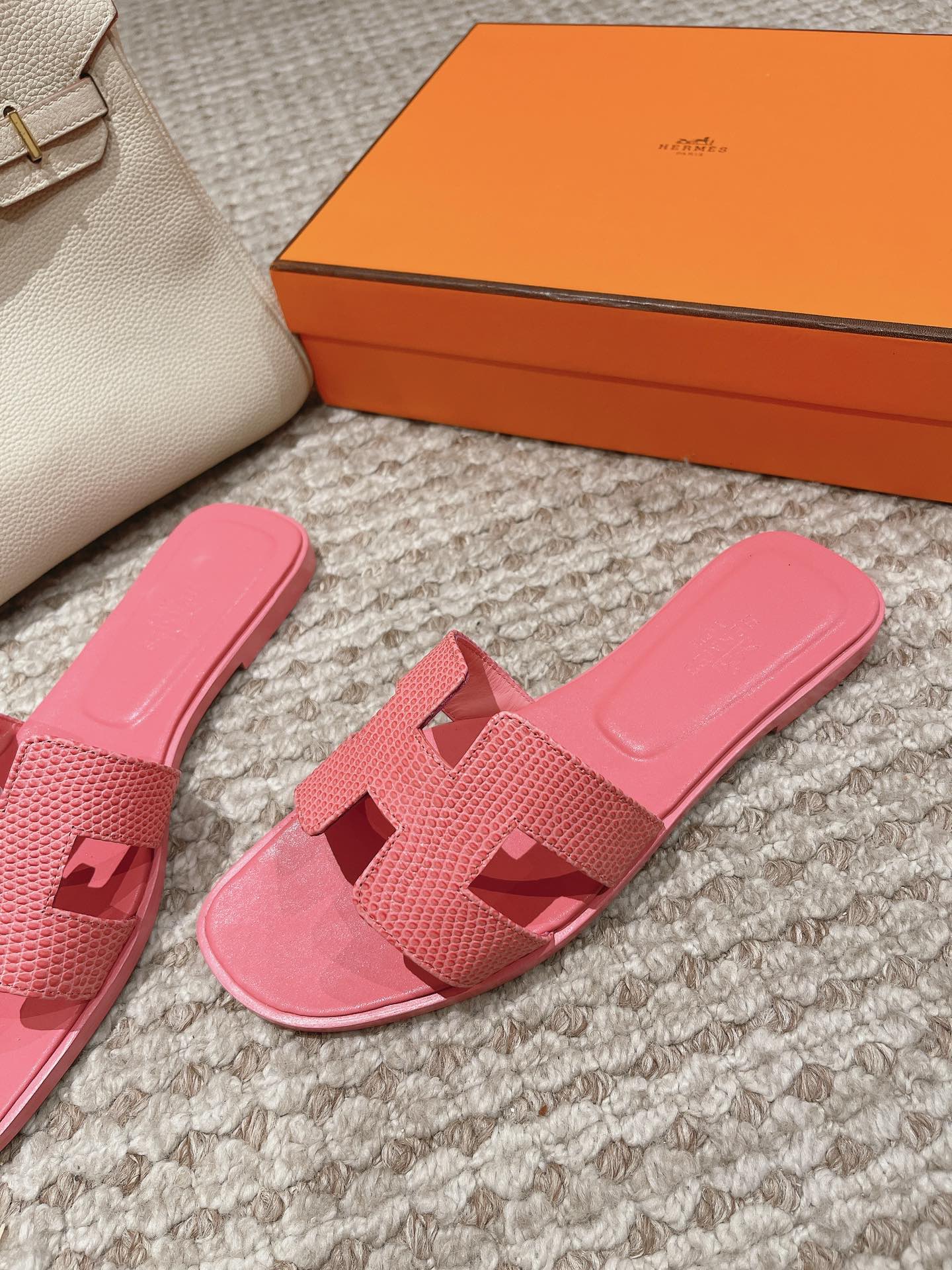 Hermès lizard print sandals-pink