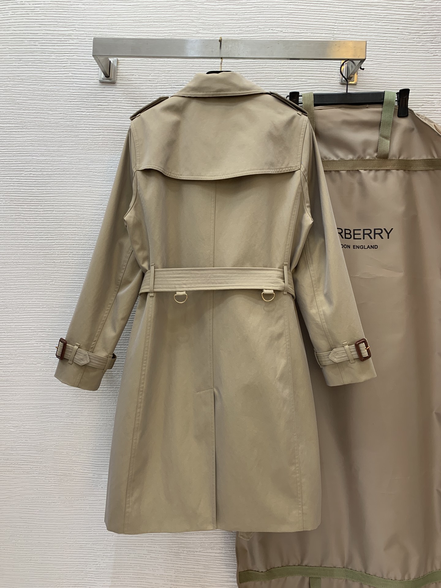 Burberry Trench Coat – 2025 Early Autumn/Winter Collection