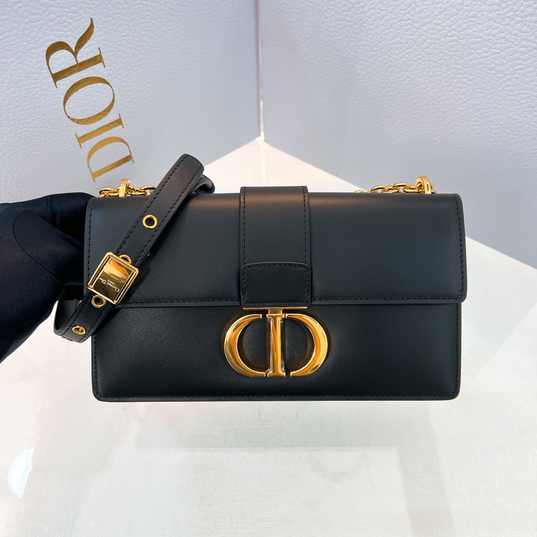 Dior- Clamshell chain bag small M9334