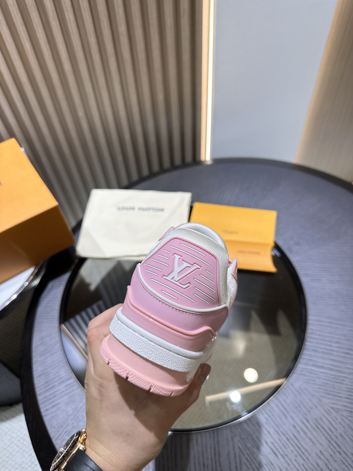 LV Trainer-pink