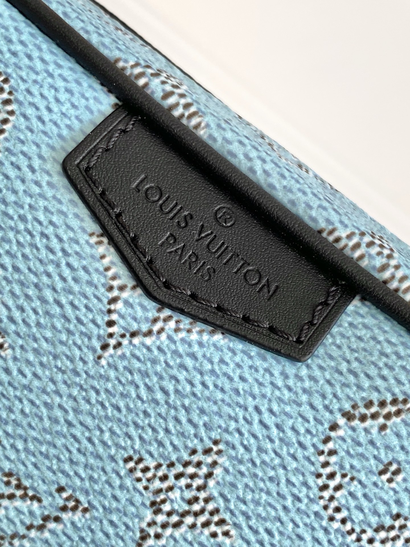 LV M14684 Trocadéro Wearable Wallet