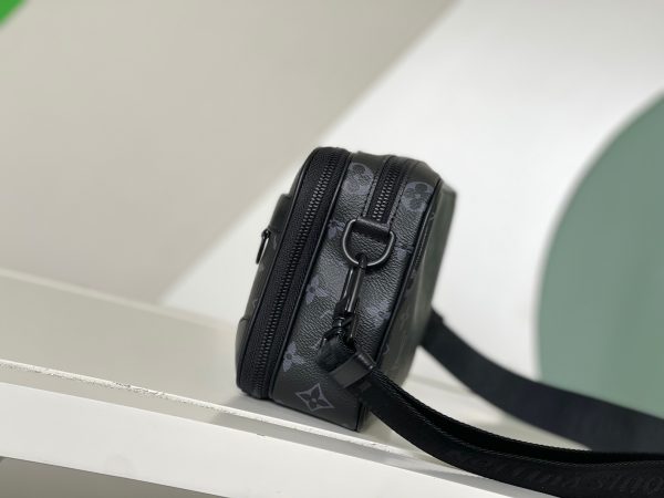 Louis Vuitton M46955 Alpha Messenger Monogram Eclipse
