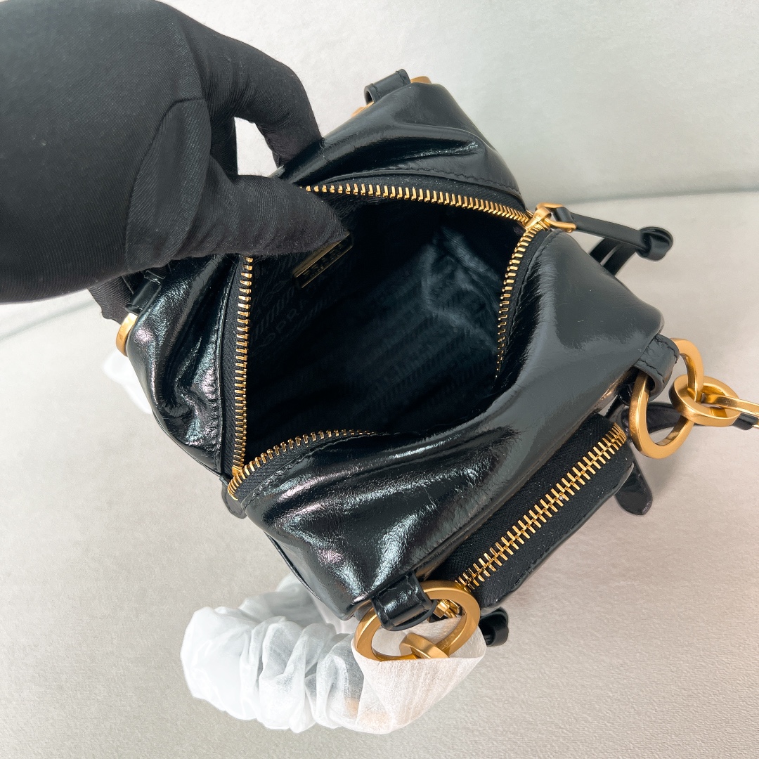 2025 Oil-Wax Leather Dangel Bag 1BB137