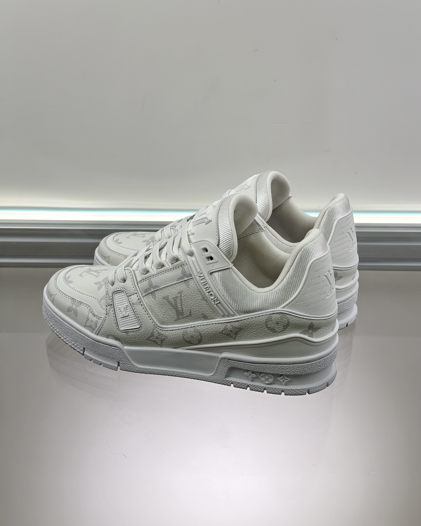 LOUIS VUITTON 1AHDN2 LV Trainer Sneaker
