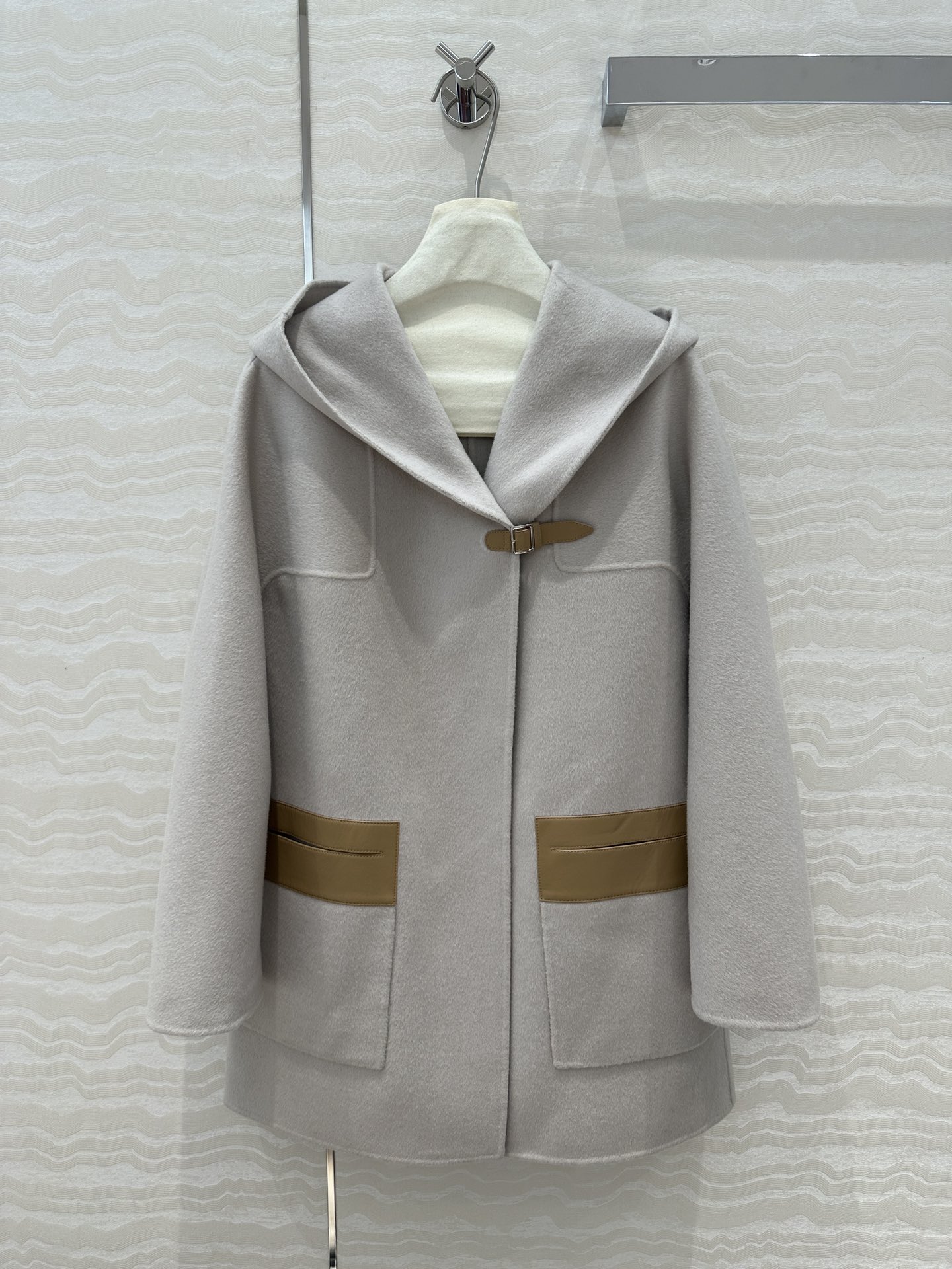 Hermès – Seasonal Essential Coat