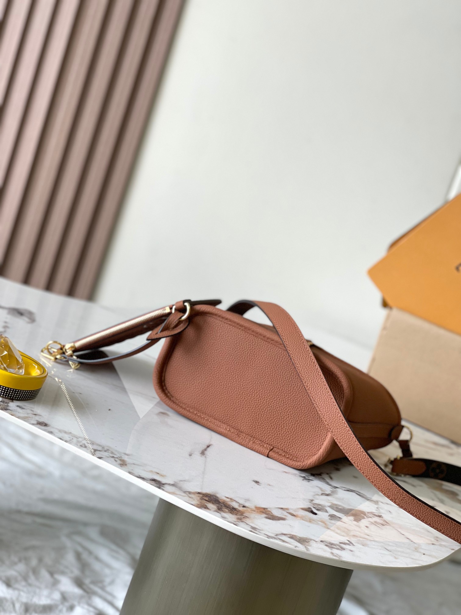 LV-Neverfull Bandouliere Inside Out BB