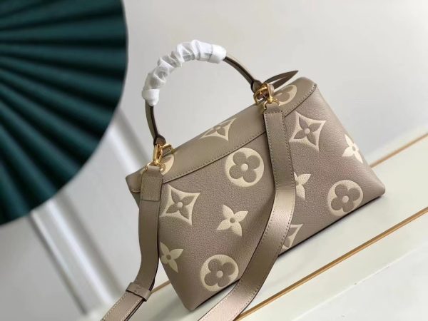 Louis Vuitton M46041 Madeleine MM Dove Gray