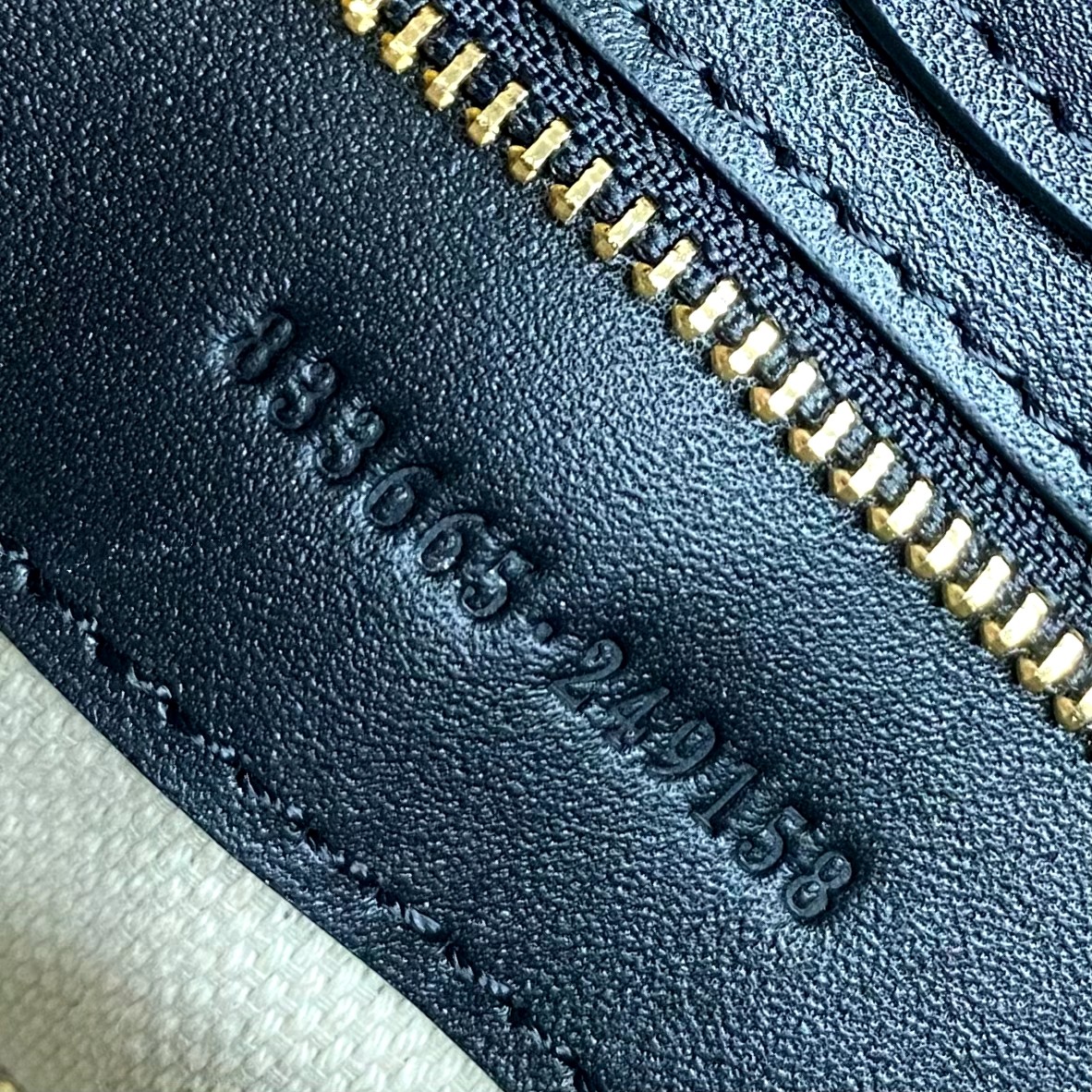 Gucci 73 small bucket bag