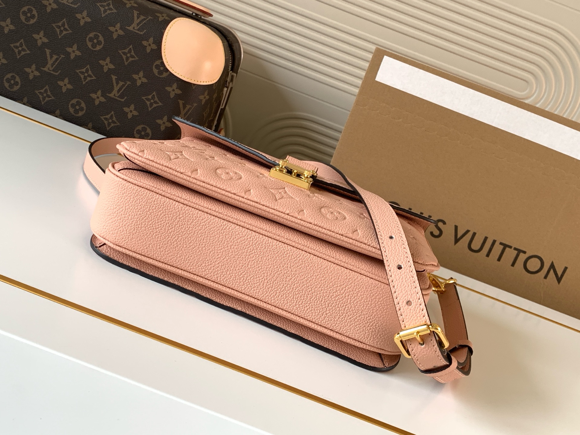 Louis Vuitton pochette métis Pink M44018
