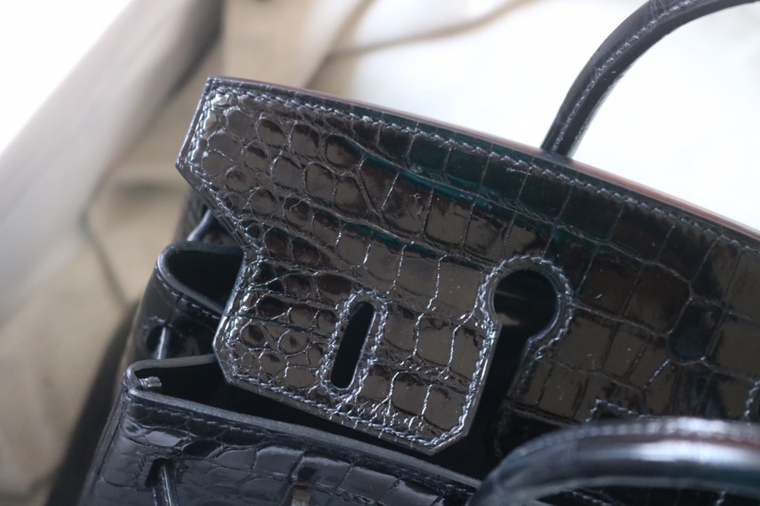 Hermès Birkin 25-30 in Shiny Crocodile Leather