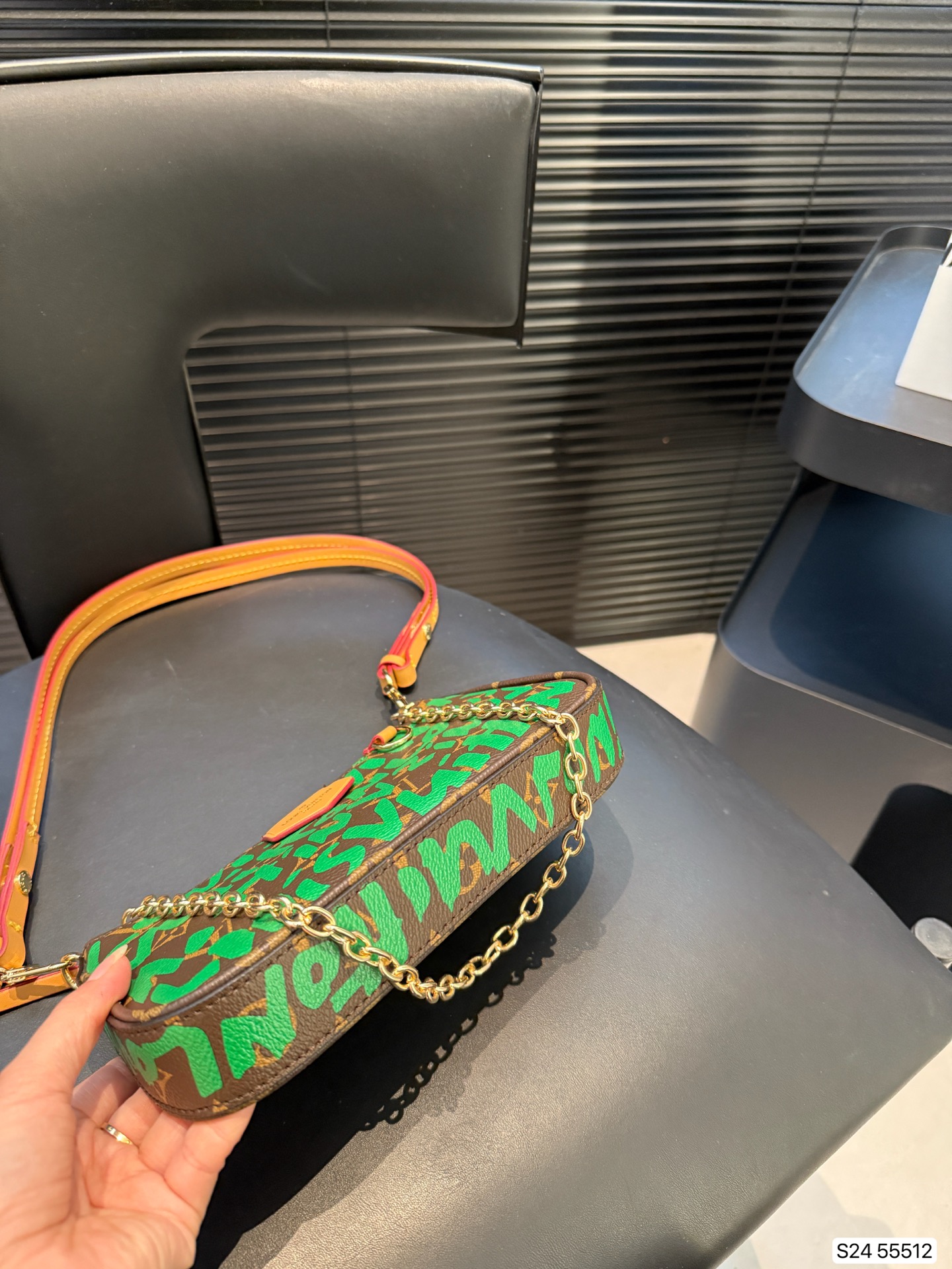 LV-2001 Stephen Sprouse Monogram Graffiti Pochette Accessoires shoulder bag