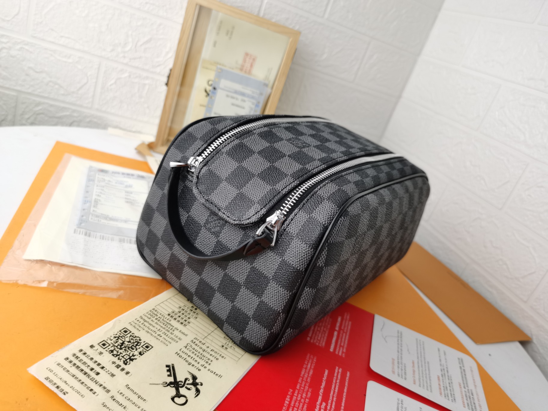 LOUIS VUITTON N40127 Dopp Kit Toilet Pouch