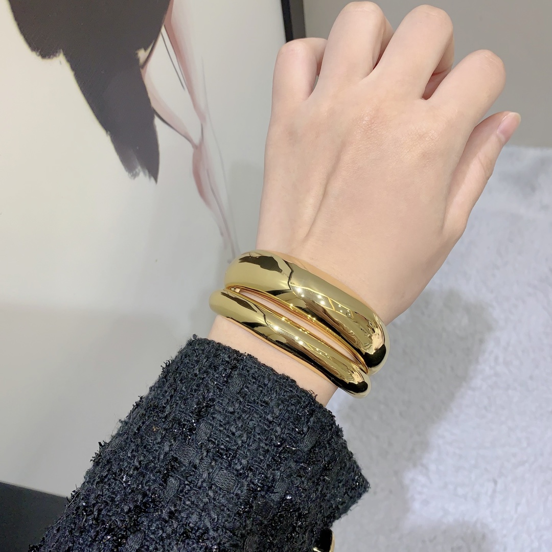 C*eline open earrings