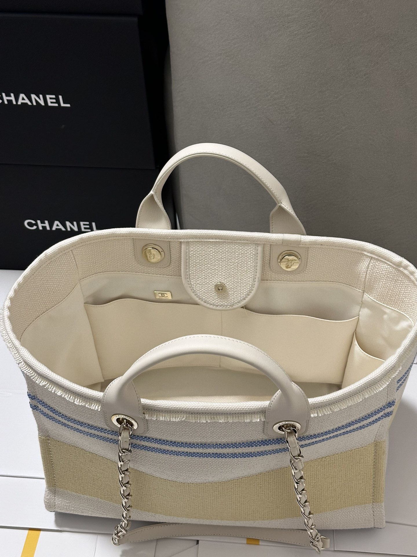 Chanel 25C Early Spring Beach Bag