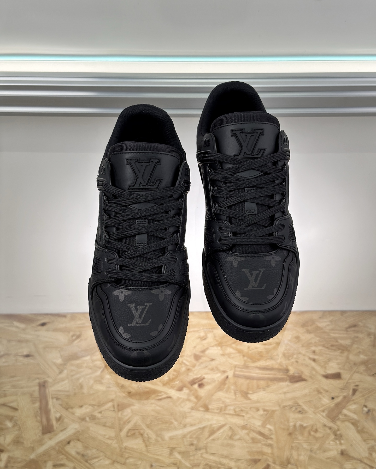 LOUIS VUITTON 1AHDBN LV Trainer Sneaker