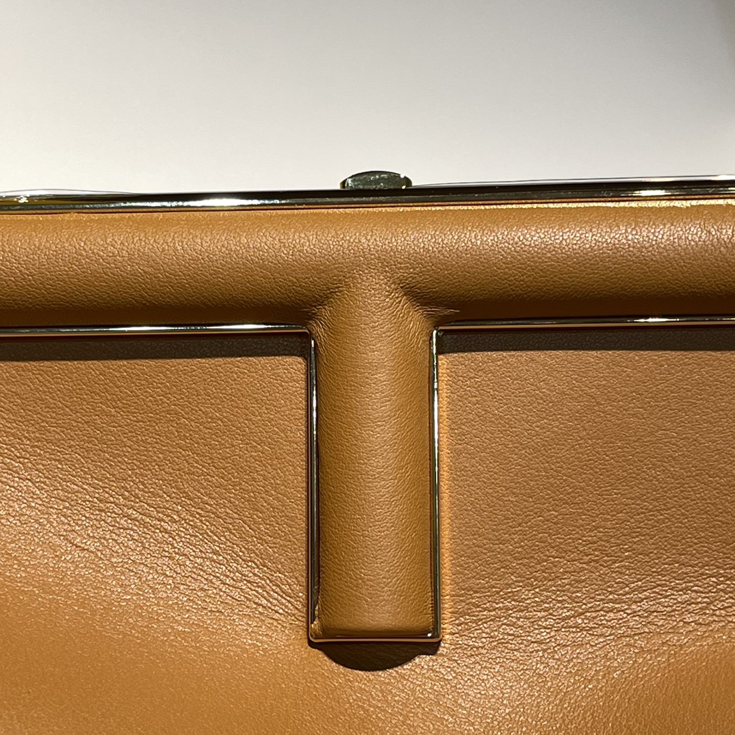 FENDI-FIRST Medium Handbag Brown Leather