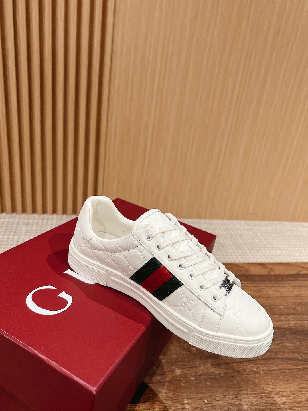 𝙂𝙪𝙘𝙘𝙞 𝘼𝙘𝙚#White