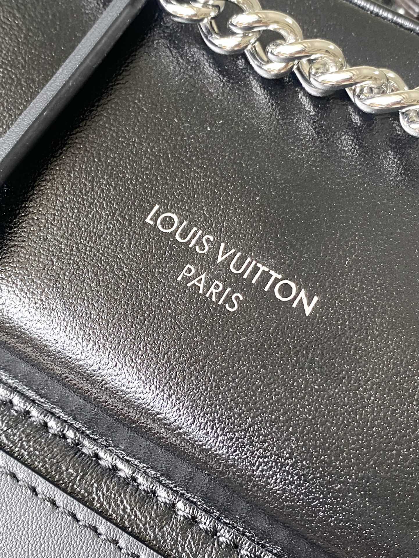 LV M12587 Montsouris Vibe PM