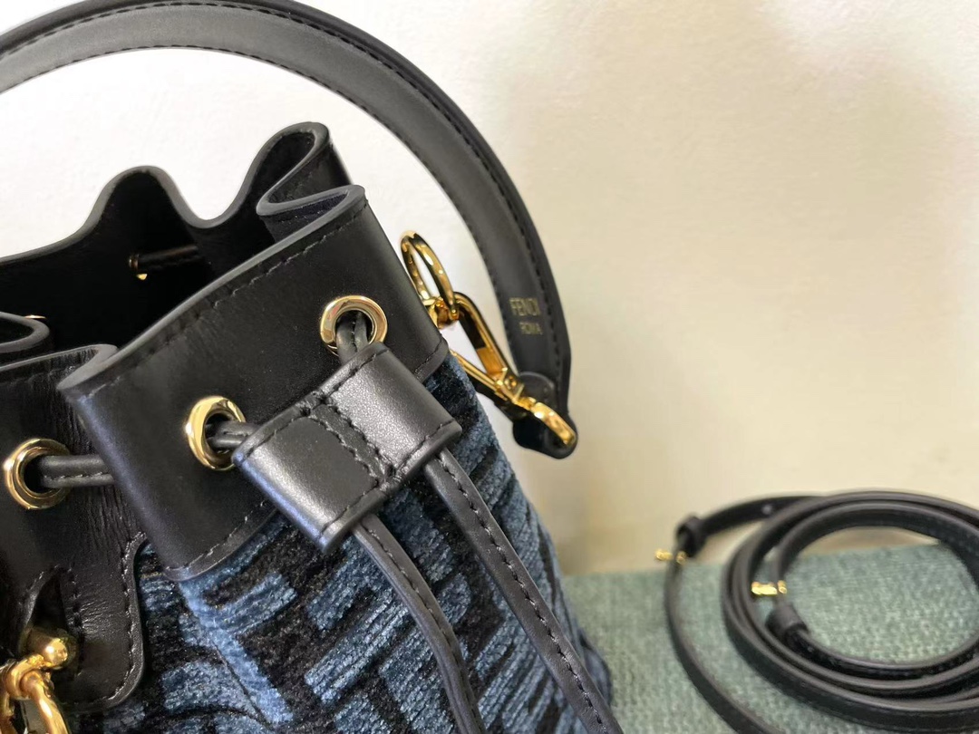 FENDI-MON TRÉSOR Bucket Bag