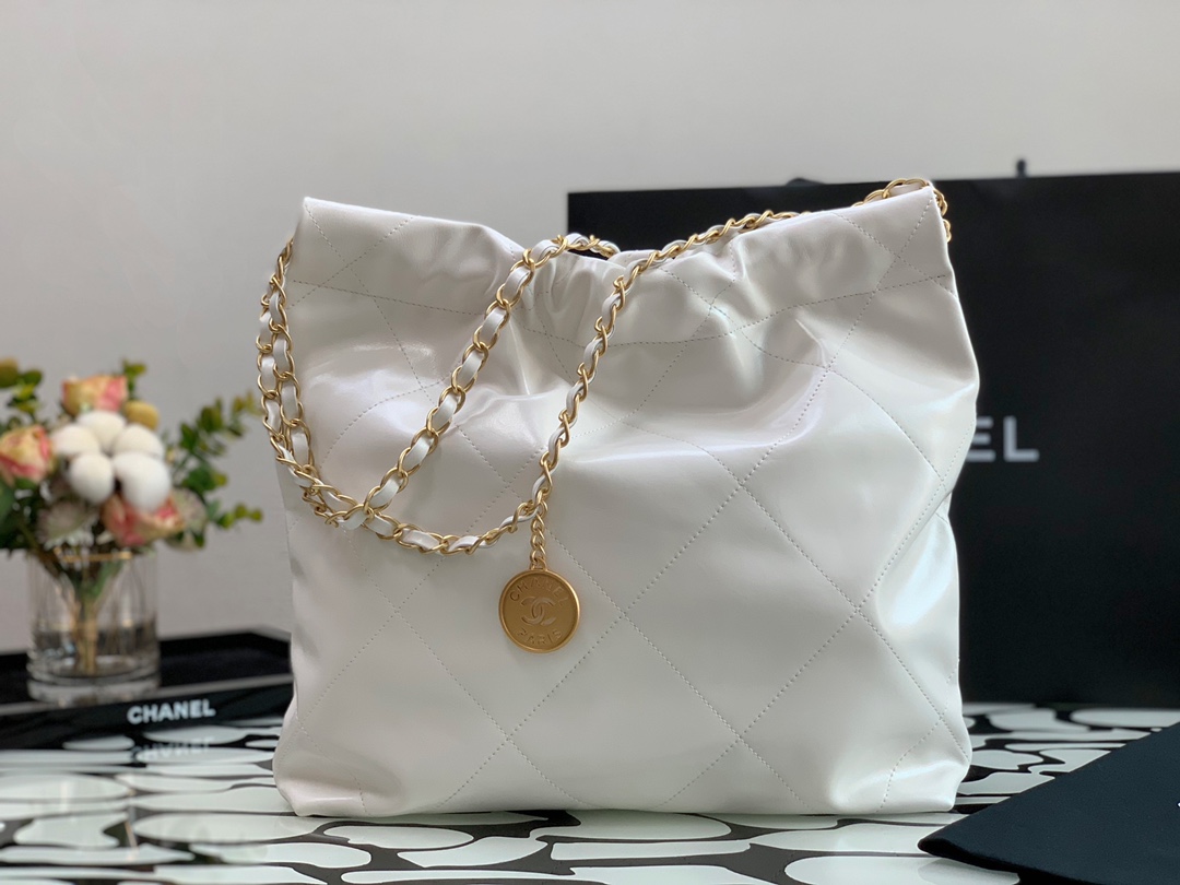 Chanel-22Bag-White-39cm