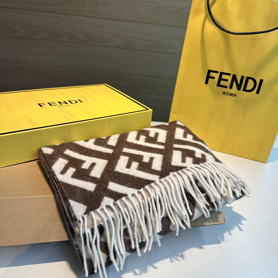 Fendi Presbyterian gradient double-sided cashmere scarf