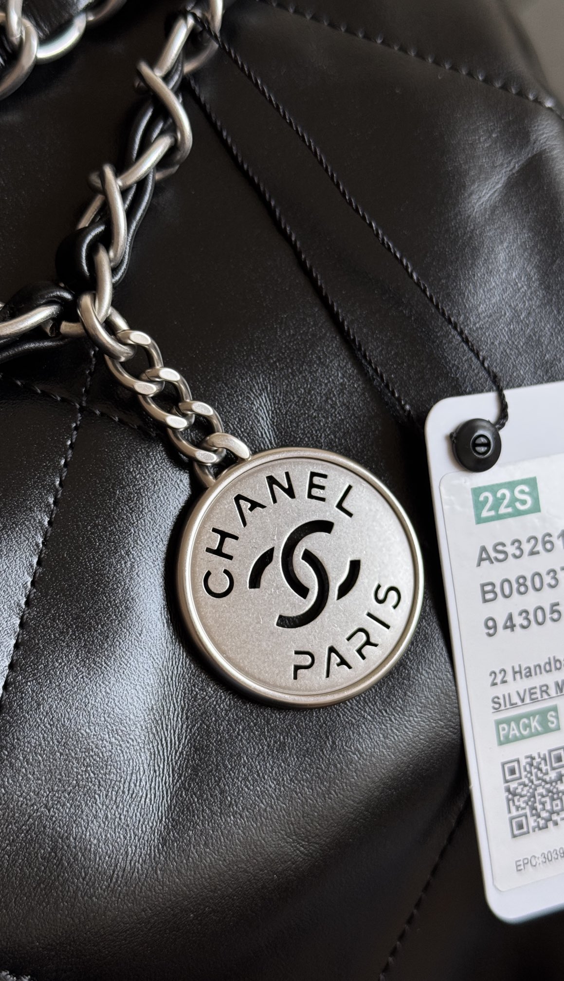CHANEL 22 Handbag