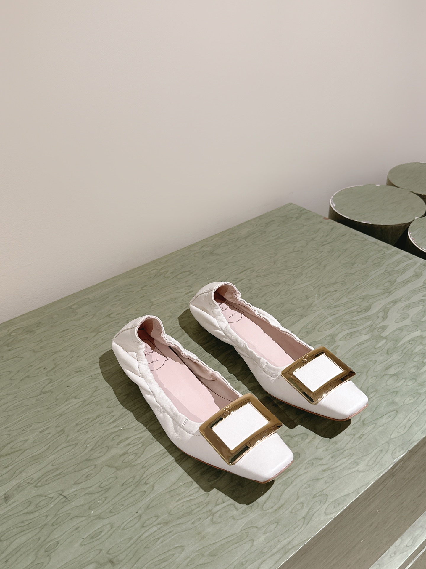 2024roger vivier new arrival-white