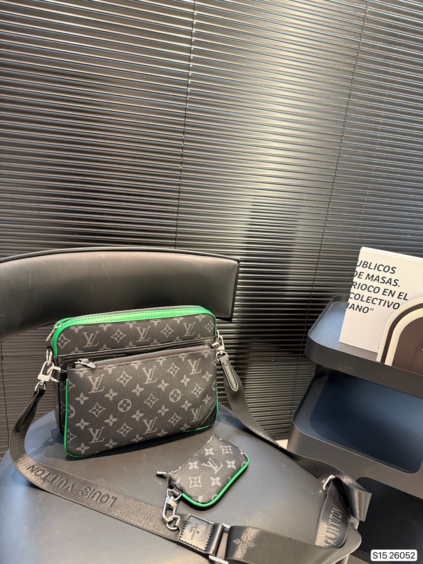 LV M26052 Trio Messenger