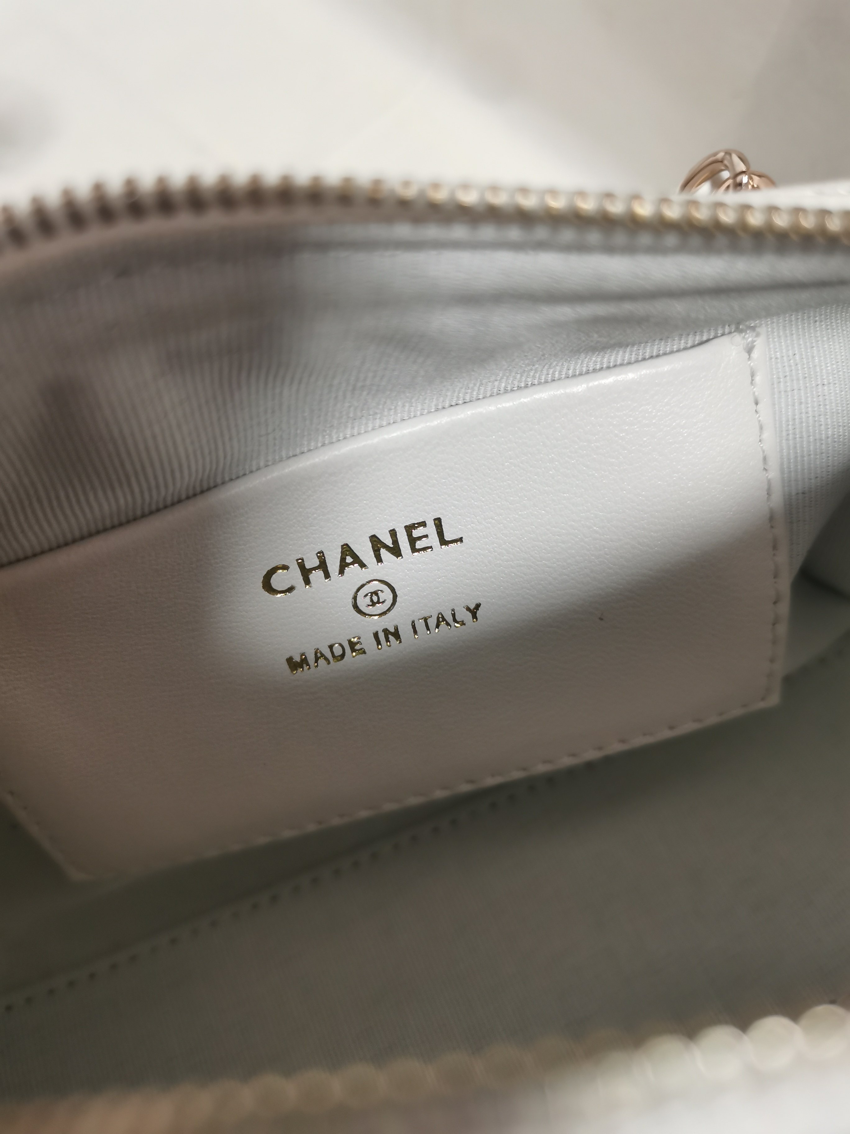 Chanel Classic WhiteChanel Classic White Quilted Bag