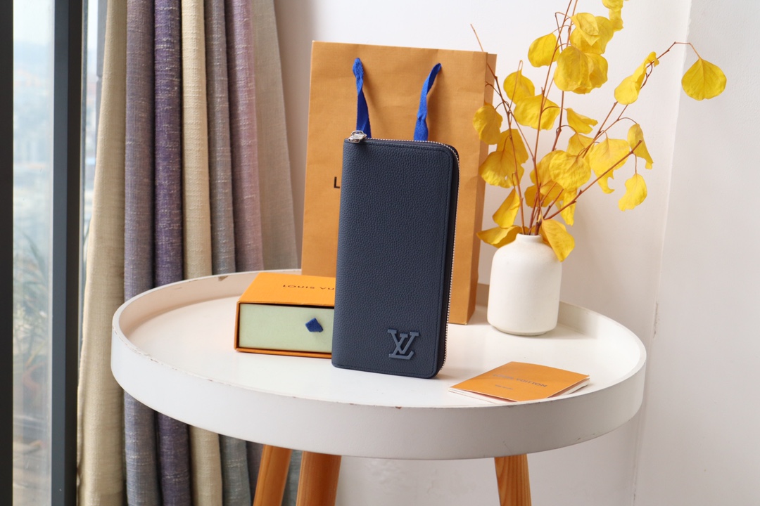 M69979 Pocket Organizer