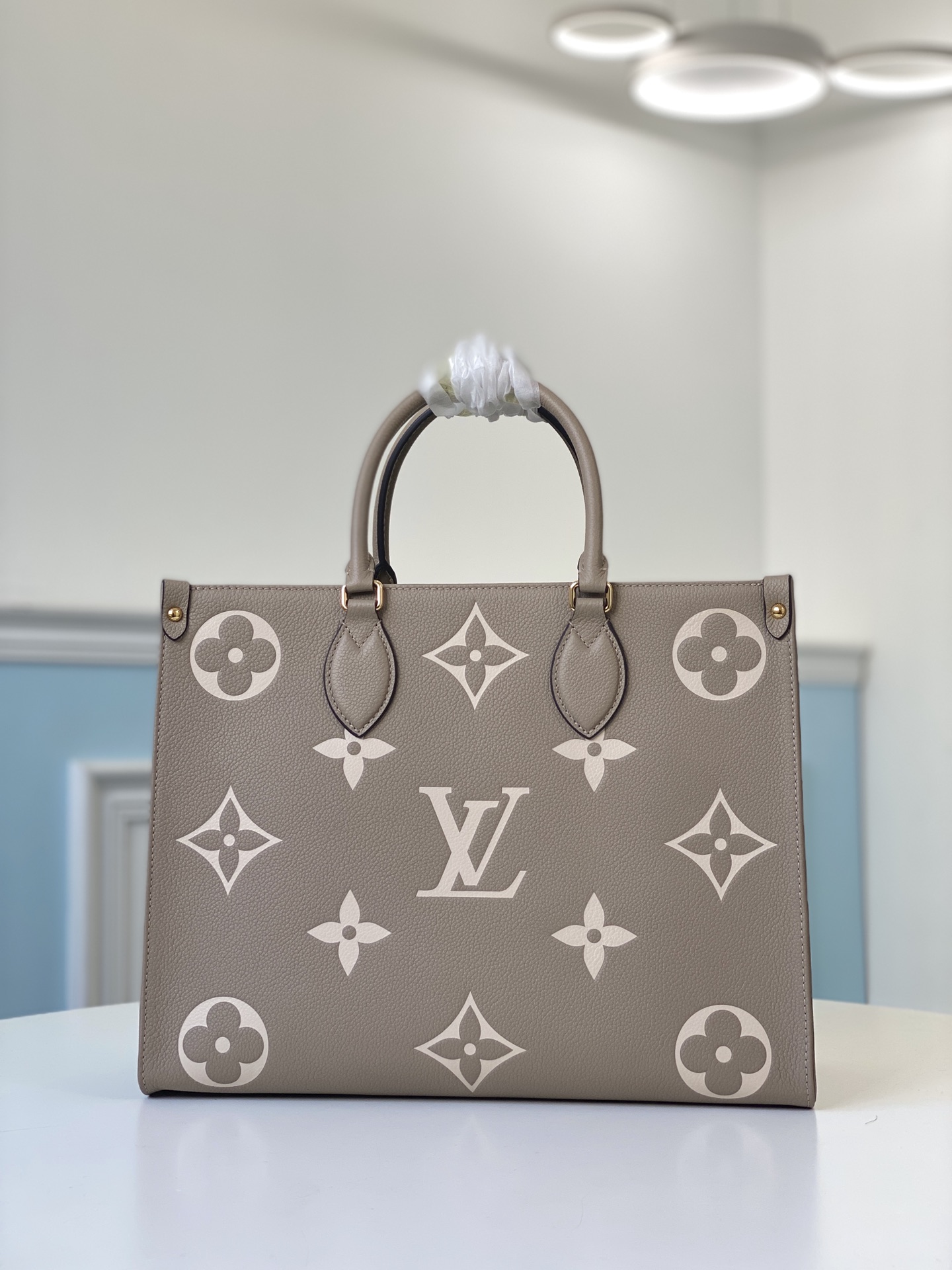 Louis Vuitton OnTheGo MM M45494 Dove Cream