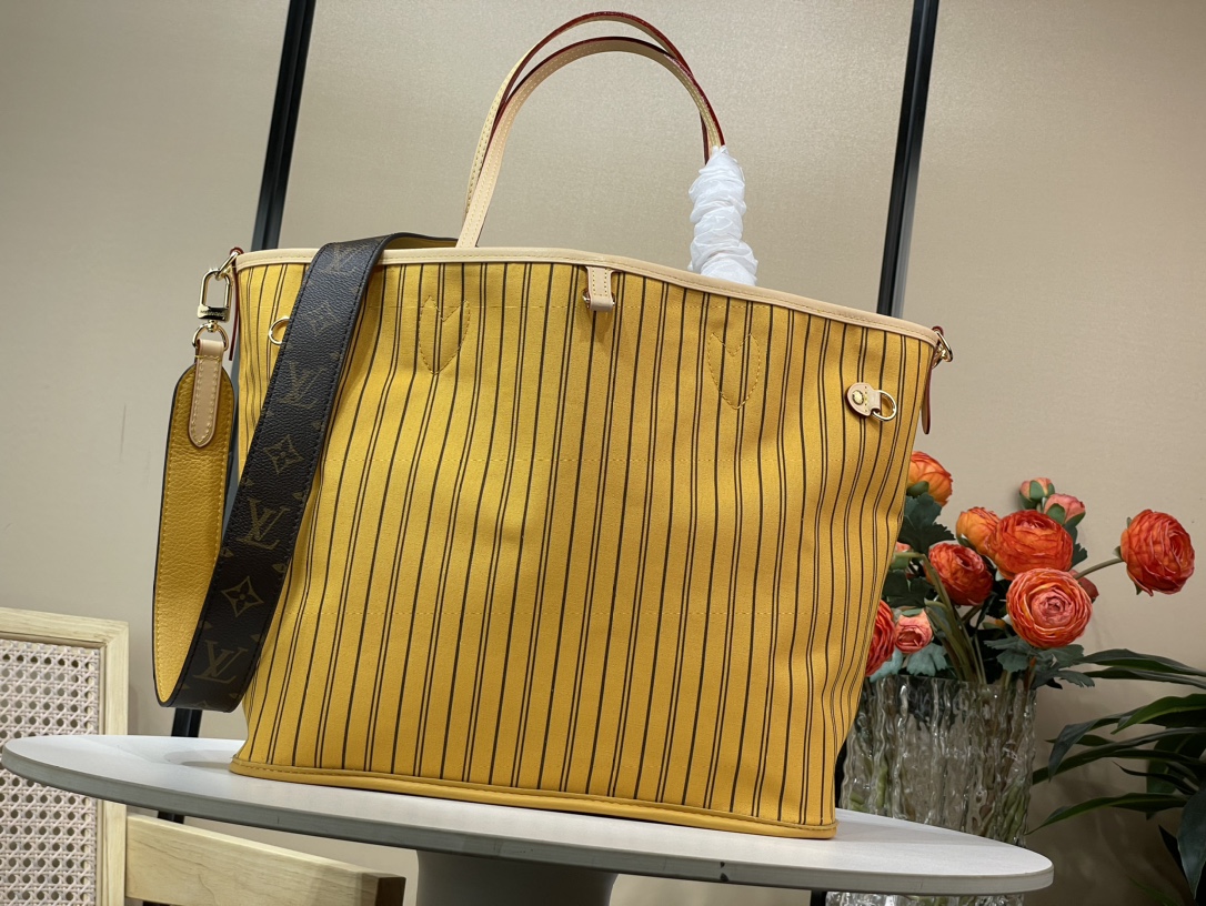 M11947 New Reversible Neverfull Bandoulière Inside Out MM