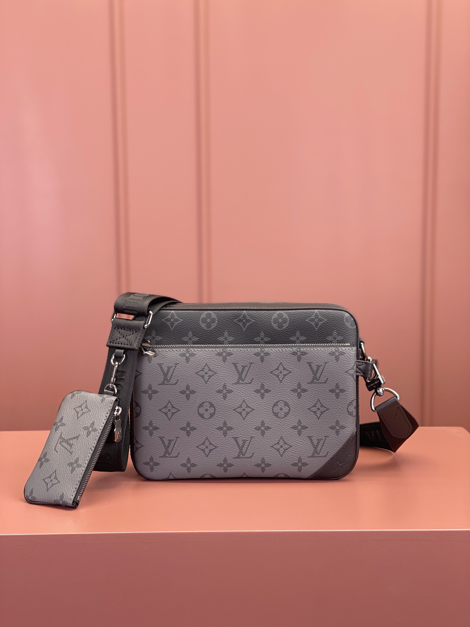 LV-M69443 Trio Messenger