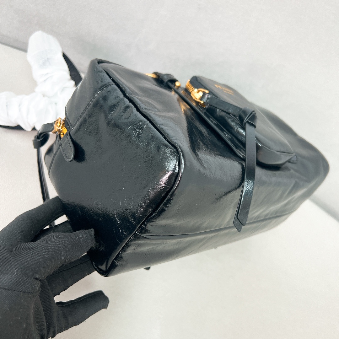 Prada-2025 Oil-Wax Leather Dangel Bag 1BB138-Black