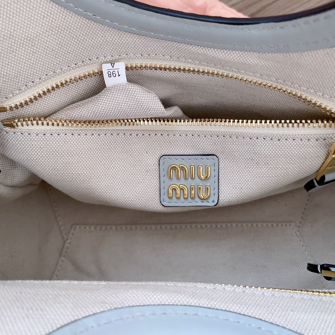 MIUMIU-5BG288 New Isetan Exclusive Tote