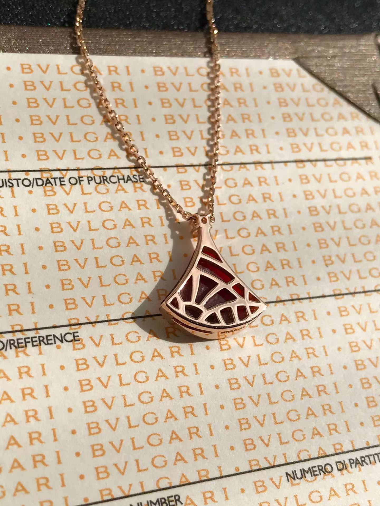 Bvlgari DIVAS DREAM Collection Mother-of-Pearl Fan Necklace