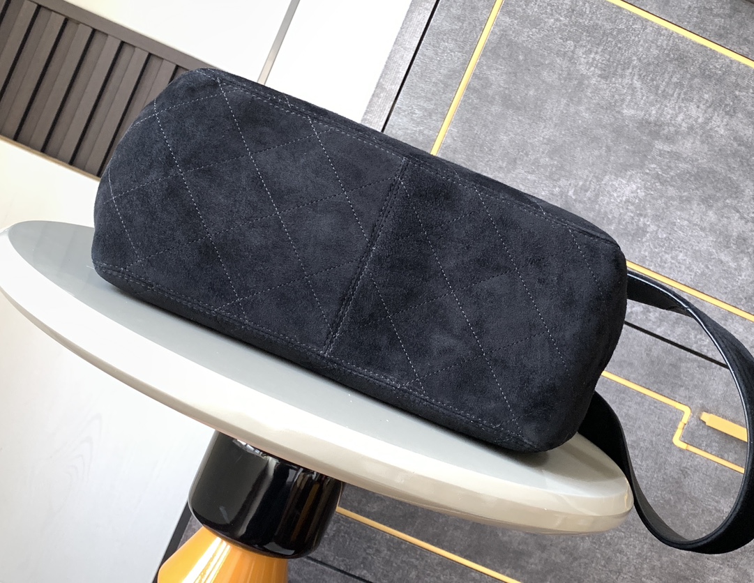 chanel 𝐕𝐢𝐧𝐭𝐚𝐠𝐞 suede custom cowhide