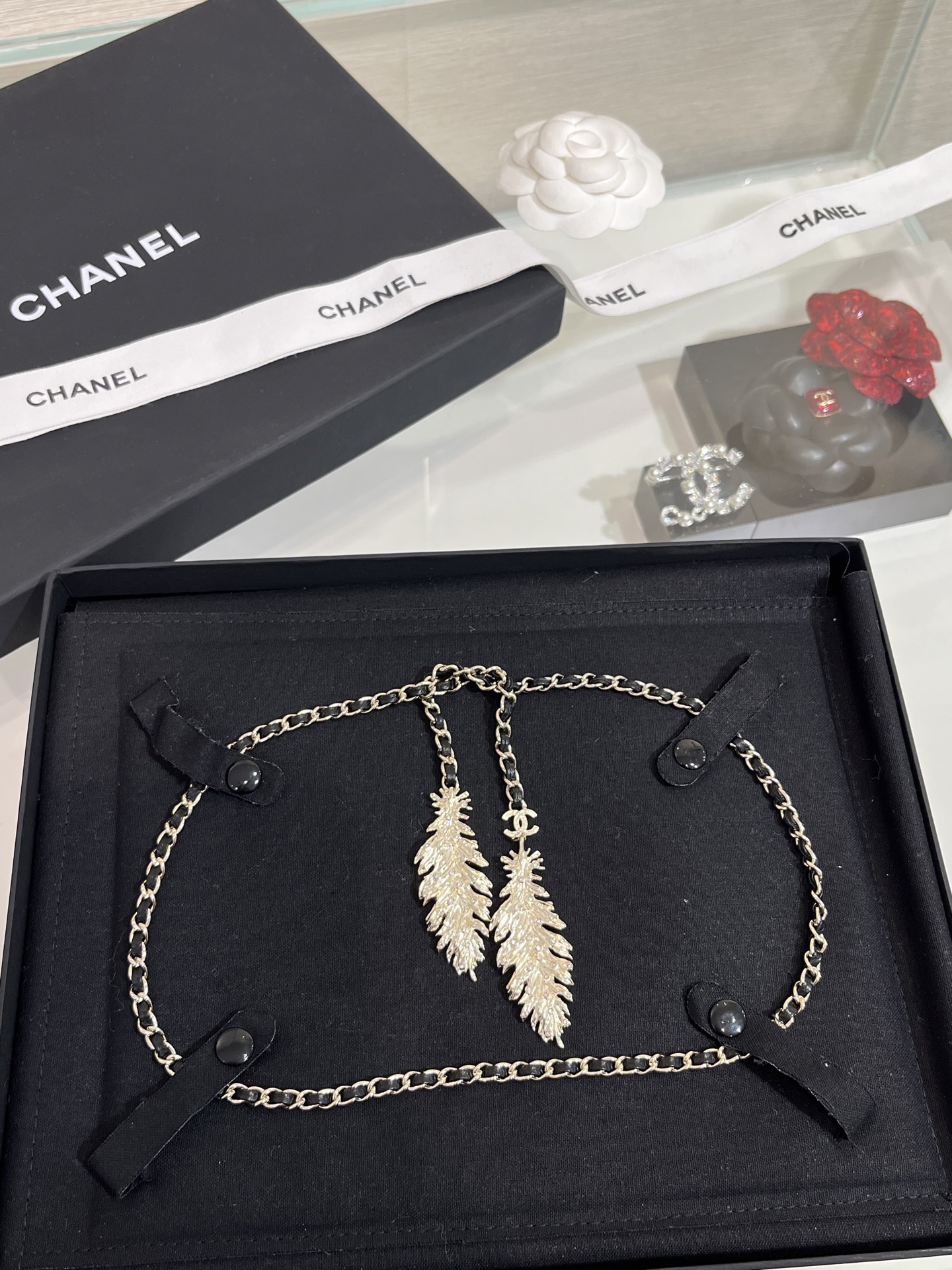 𝑪𝒉𝒂𝒏𝒆𝒍 25S New Gold-Tone Crystal Chain Tie Necklace