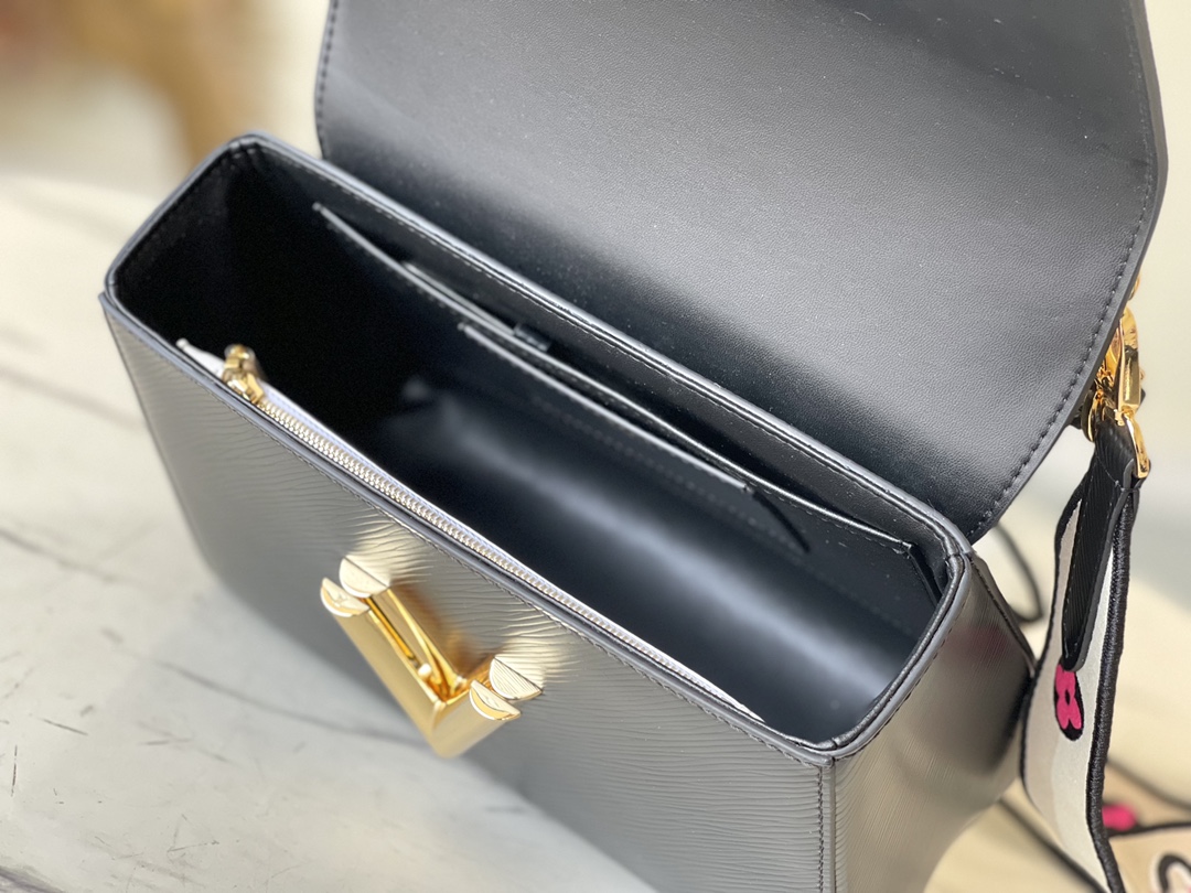 Louis Vuitton Black M21554 Twist MM