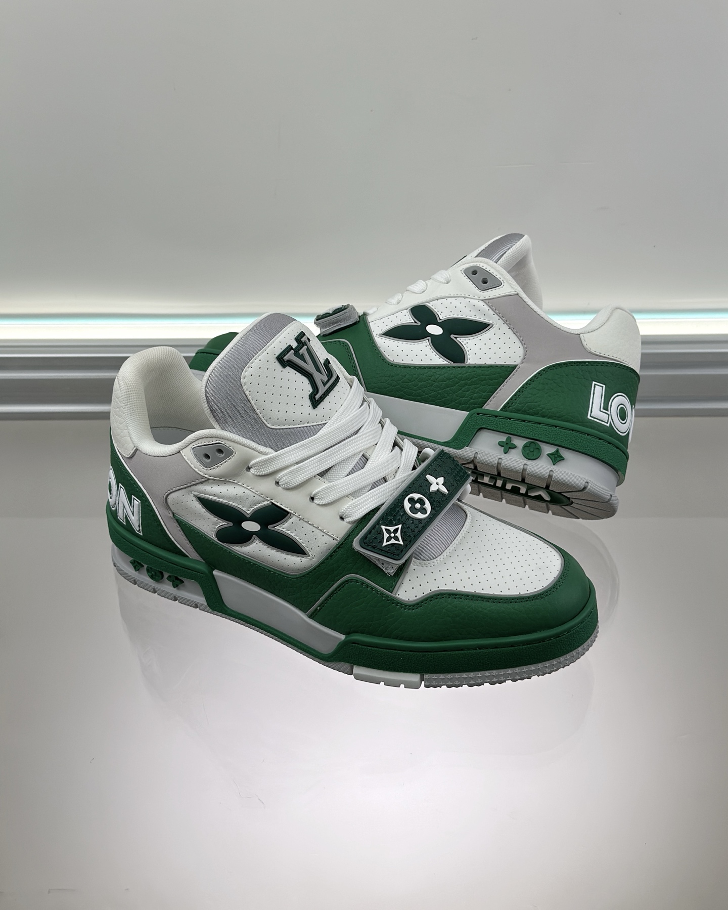 LOUIS VUITTON 1AHTCV LV Trainer Sneaker