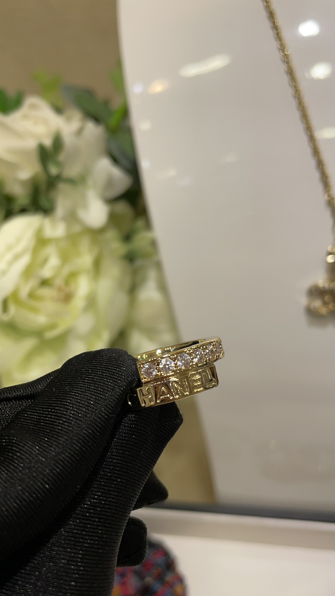 𝑪𝒉𝒂𝒏𝒆𝒍New double-stitched gold double C ring