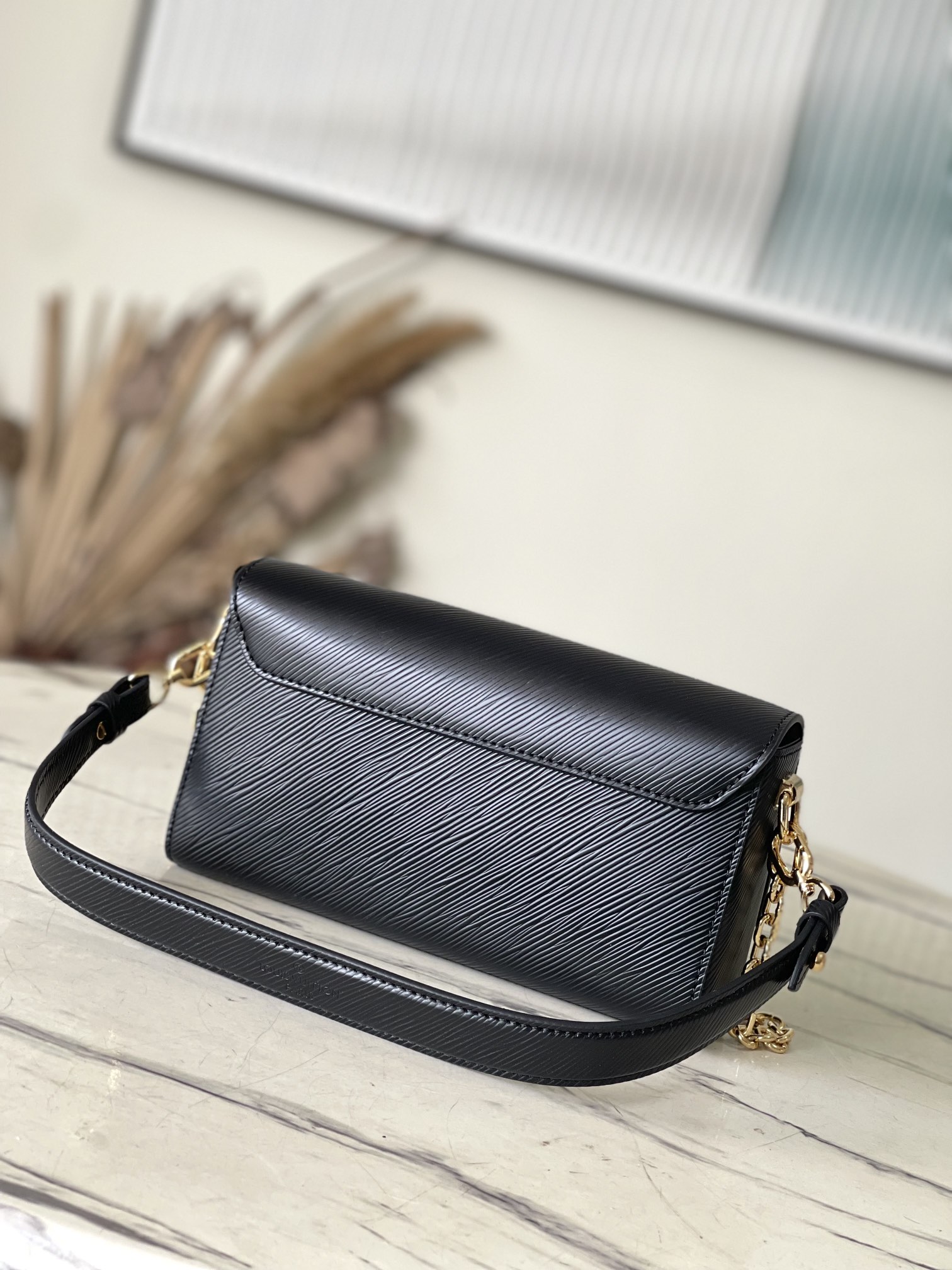 Louis Vuitton Black M24549 Twist West