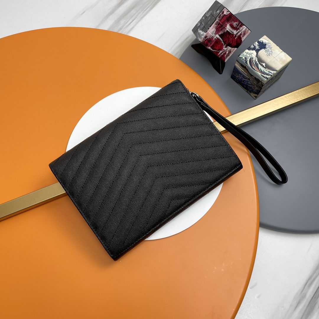 CASSANDRE MATELASSÉ FLAP POUCH --Black