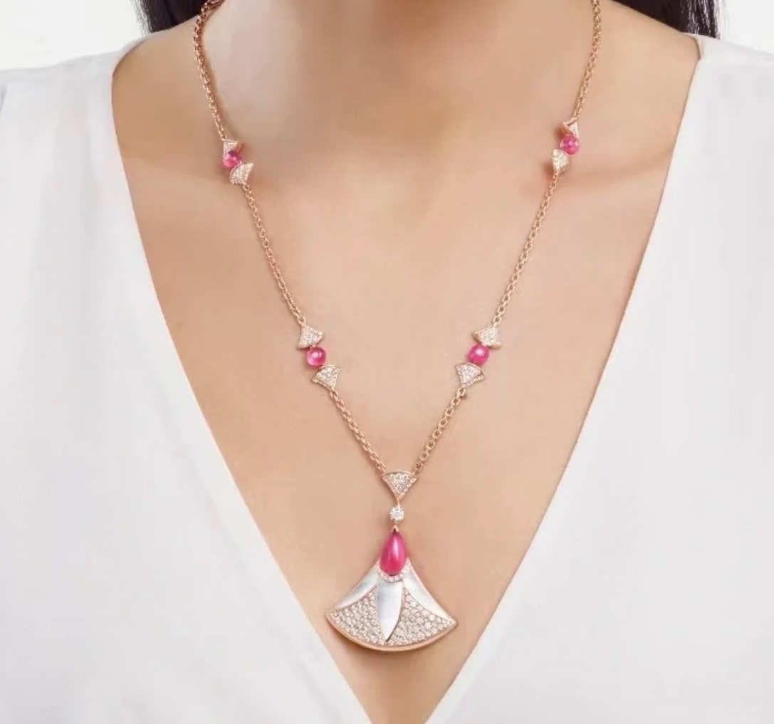 High-end Roman fan necklace