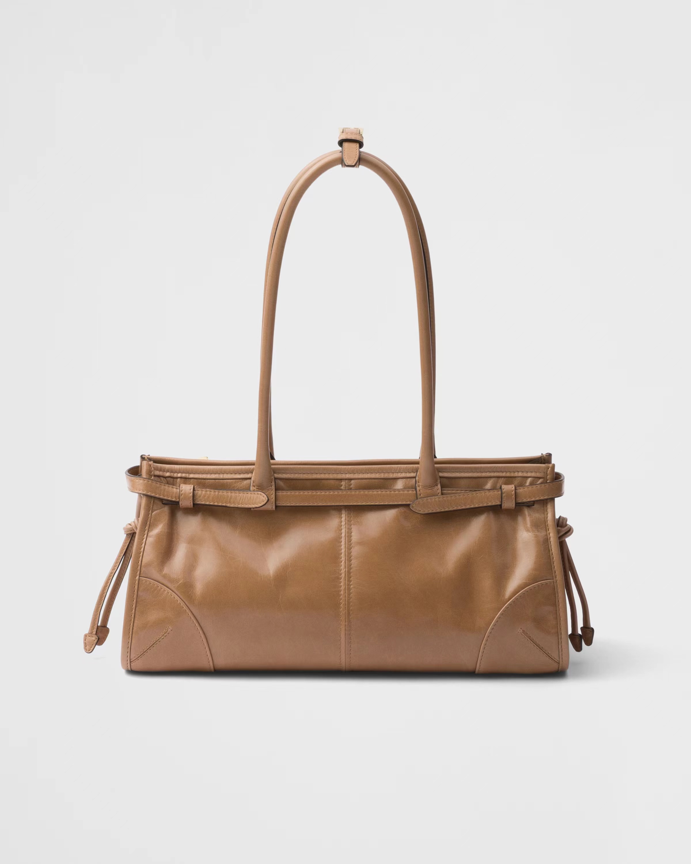 Medium leather handbag