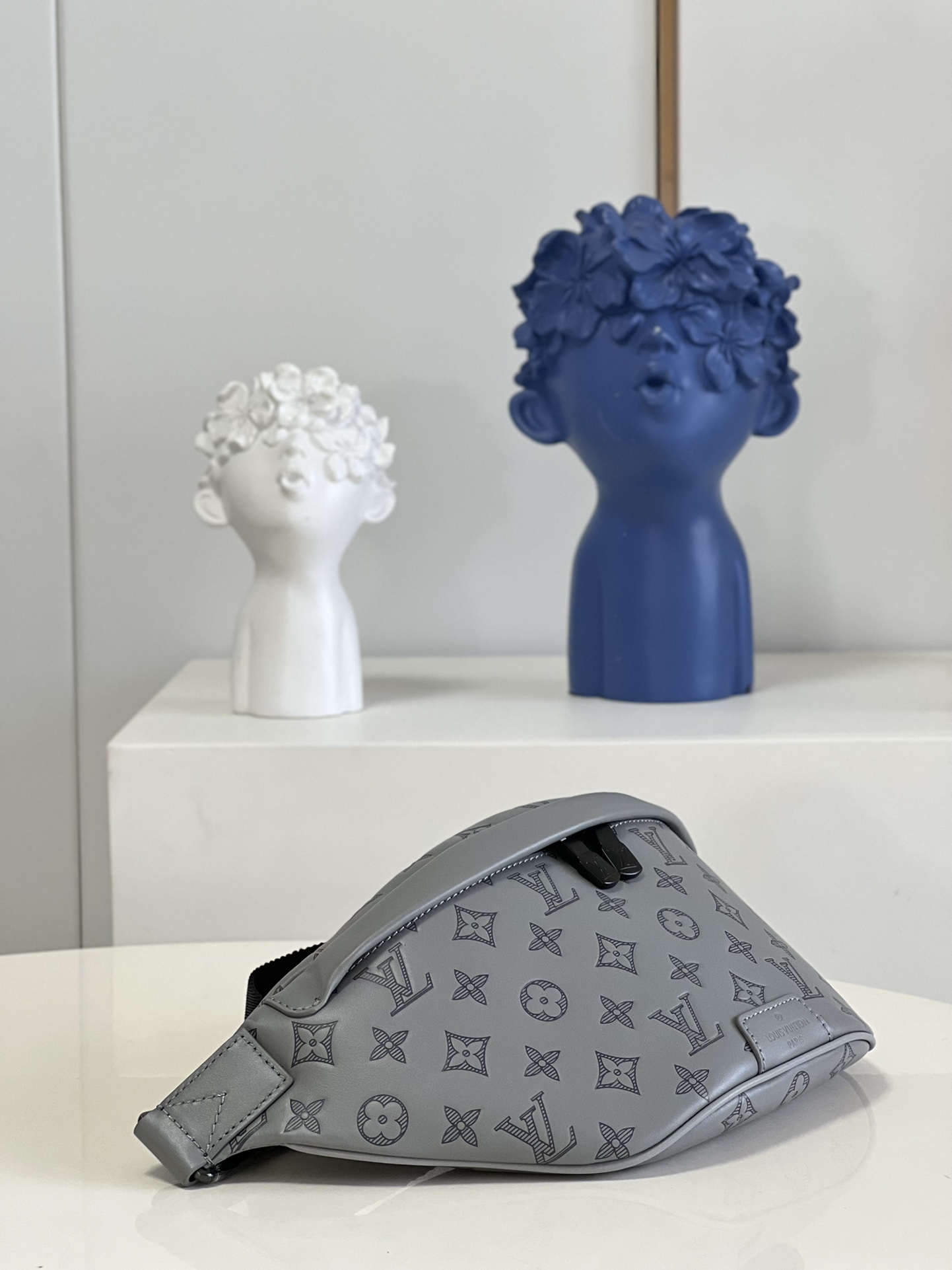 Louis Vuitton Anthracite gray M46108 Discovery Bumbag