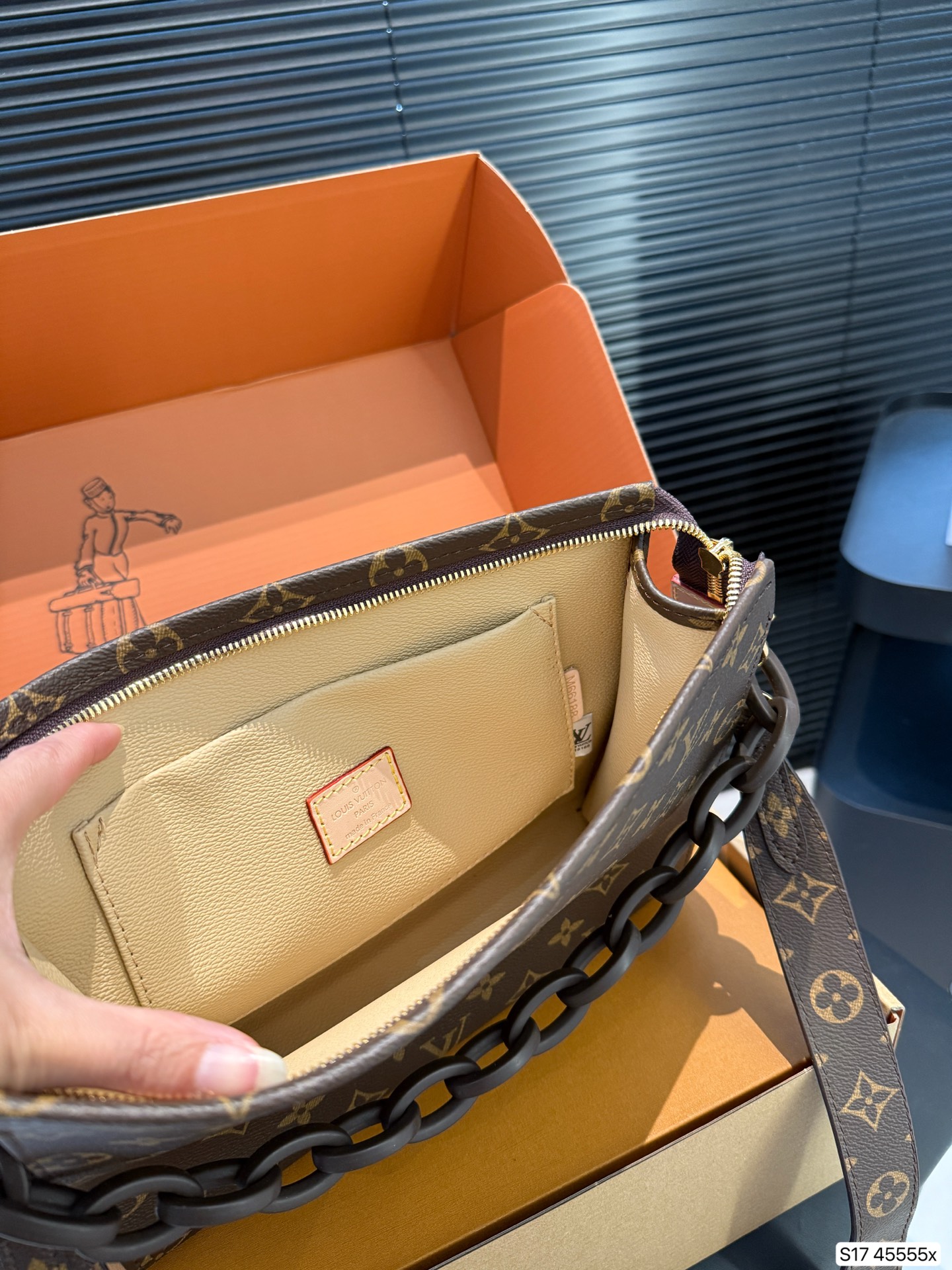 LV pouch Bag