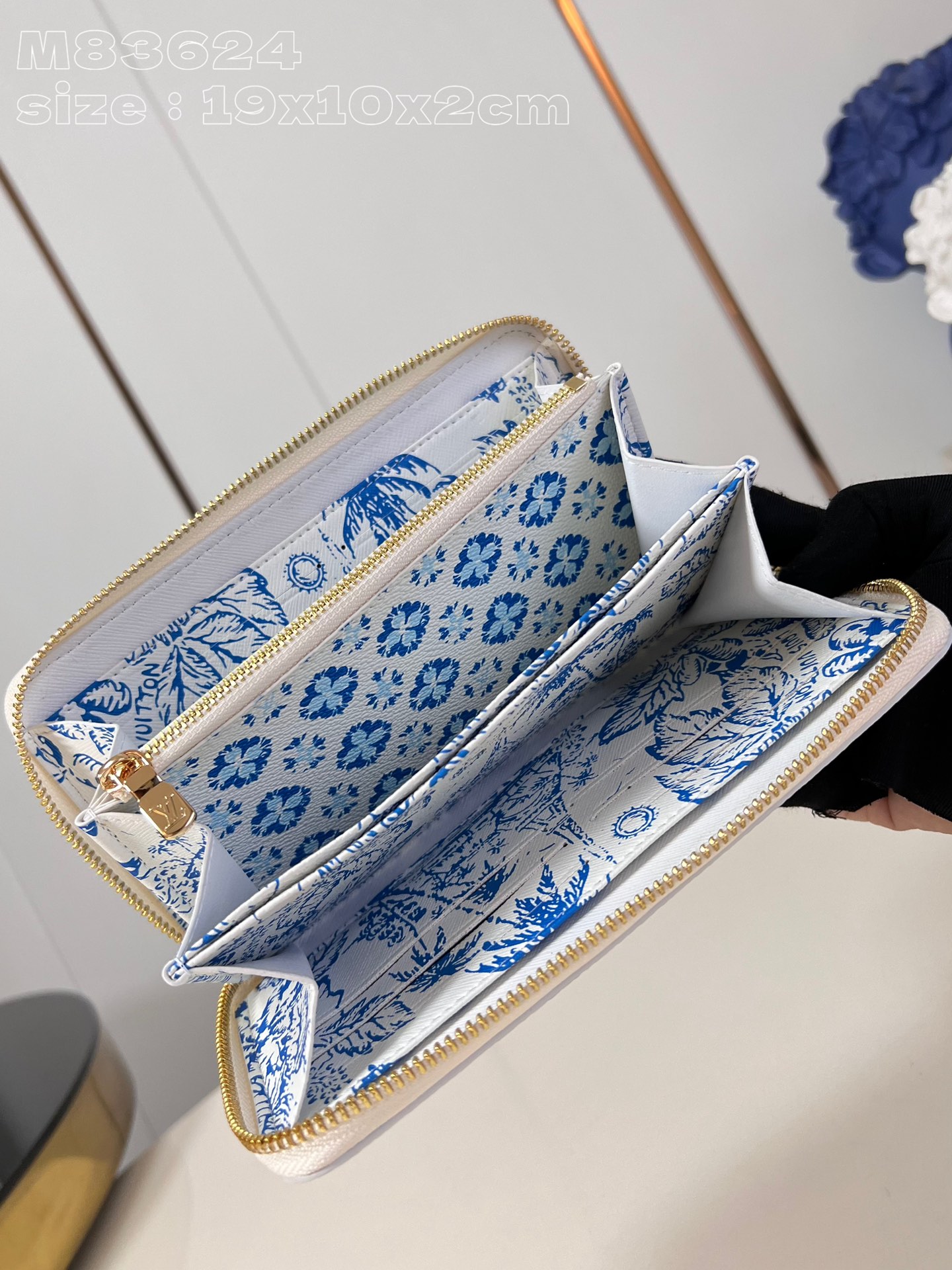 LOUIS VUITTON By The Pool Zippy Wallet M83624