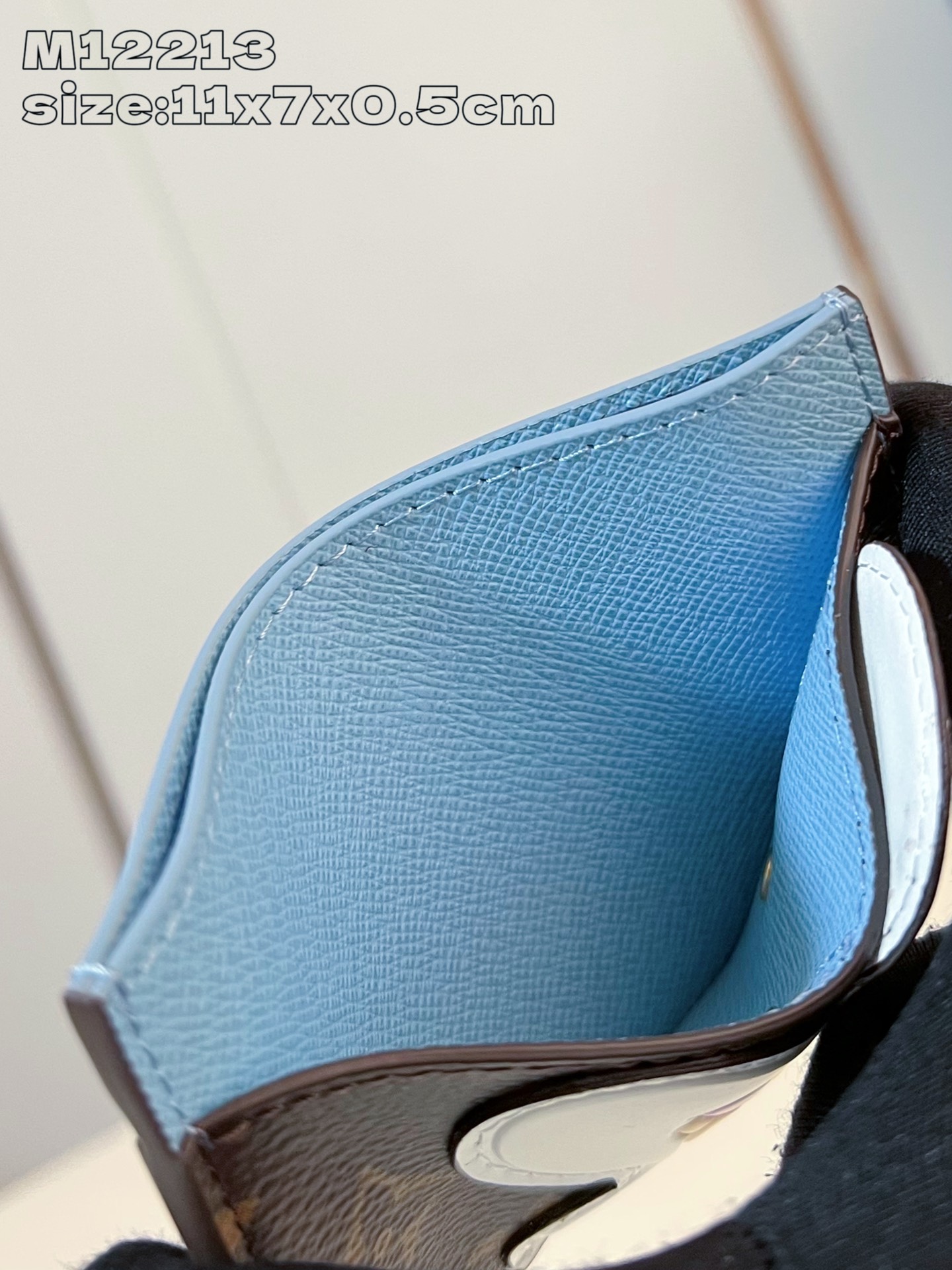 LV-M12213-Business card holder